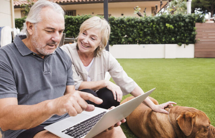 Image of a senior couple finding Medicare leads on Facebook.