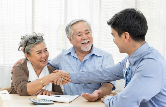 Agent meeting with a D-SNP eligible couple.