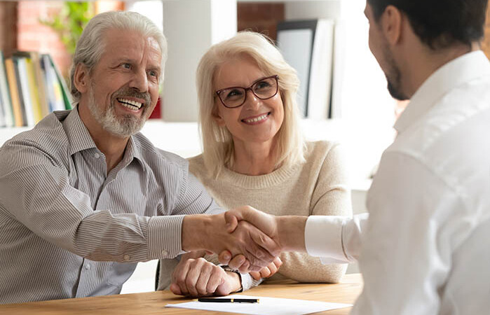 An image of an insurance agent meeting a senior couple.
