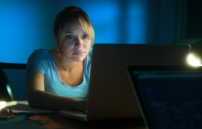 Image of a prospect surfing Facebook.